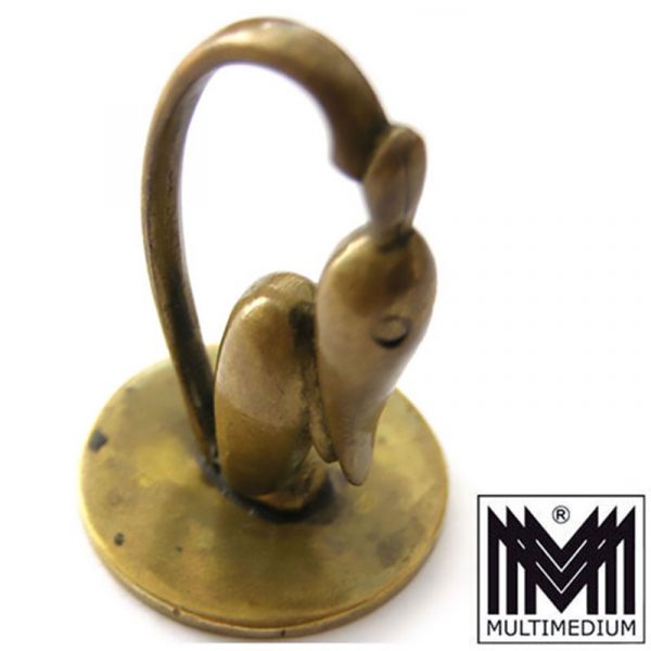 Schöne dekorative Hagenauer Wien Messing-Bronze Figur Maus (humoristisch) 30er Jahre signiert guter schöner Erhaltungszustand Höhe der Figur: 4,4 cm Durchmesser der Grundplatte: 2,8 cm