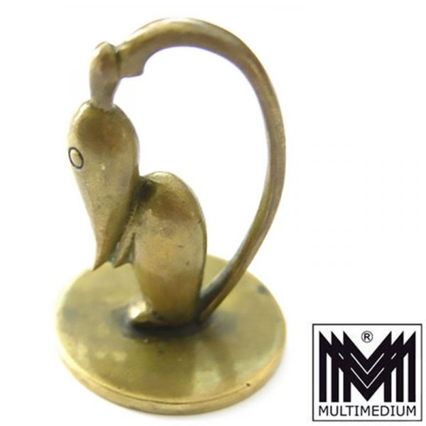 Schöne dekorative Hagenauer Wien Messing-Bronze Figur Maus (humoristisch) 30er Jahre signiert guter schöner Erhaltungszustand Höhe der Figur: 4,4 cm Durchmesser der Grundplatte: 2,8 cm