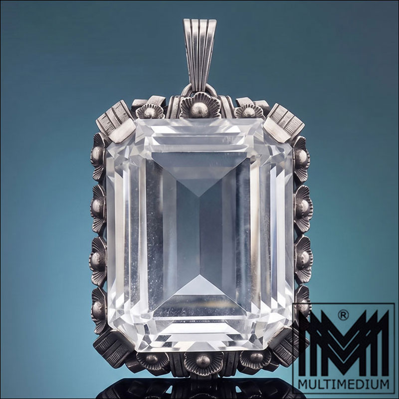 Gemini Generated Image 5d33wy5d33wy5d33 Riesiger Art Deco Silber Anhänger Bergkristall silver pendant mountain crystal