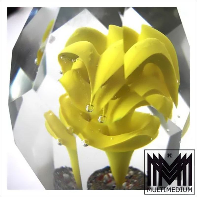 Vintage Briefbeschwerer in Form einer facettierten Blume im böhmischen Stil ca. 1920er Jahre